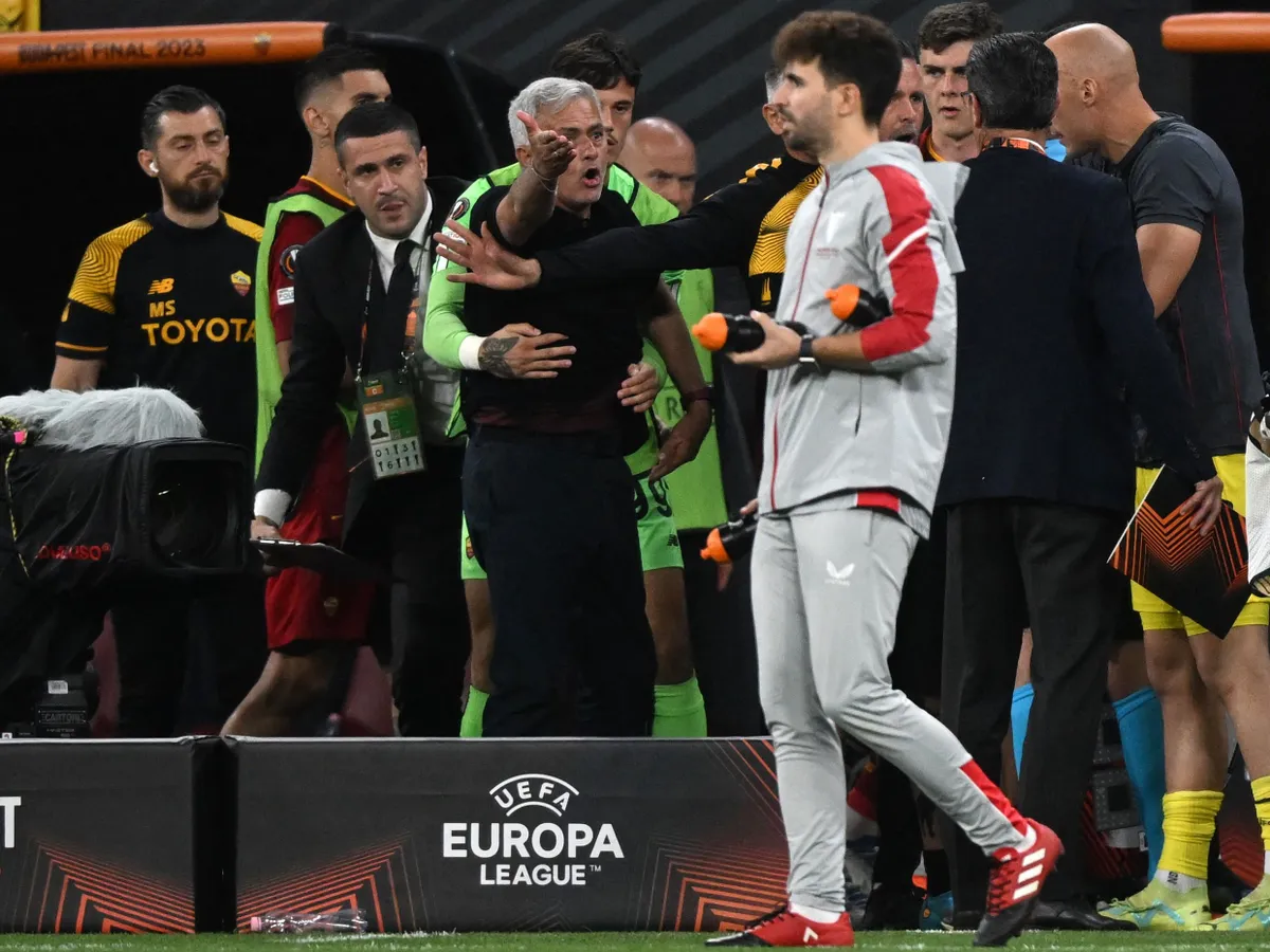 AS Roma's Portuguese coach Jose Mourinho (C) reacts during the UEFA Europa League final football match between Sevilla FC and AS Roma at the Puskas Arena in Budapest on May 31, 2023. (Photo by VLADIMIR SIMICEK / AFP)