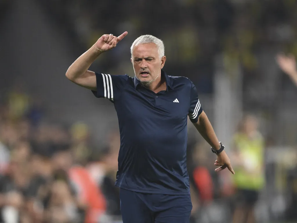 JoséMourinho, JoséMourinhokarrier, José Mourinho, José Mourinho karrier, ISTANBUL, TURKIYE - AUGUST 12: Fenerbahce head coach Jose Mourinho objects the referee during the UEFA Champions League third qualifying round second-leg football match between Fen