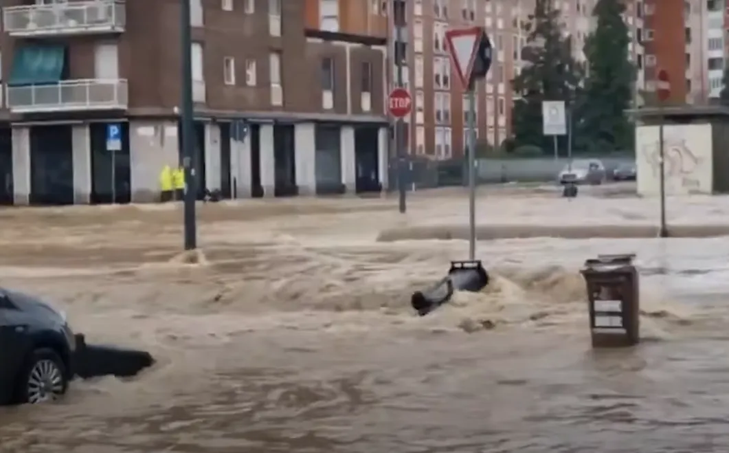 Árvíz sodort el egy turistát Olaszországban, helikopterekkel mentik az embereket