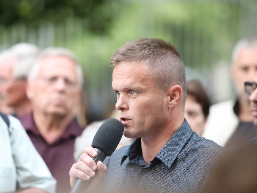 Bayer Zsolt, méltóságteljes gyertyagyújtás, Szabadság tér, Egyesült Államok nagykövetsége
