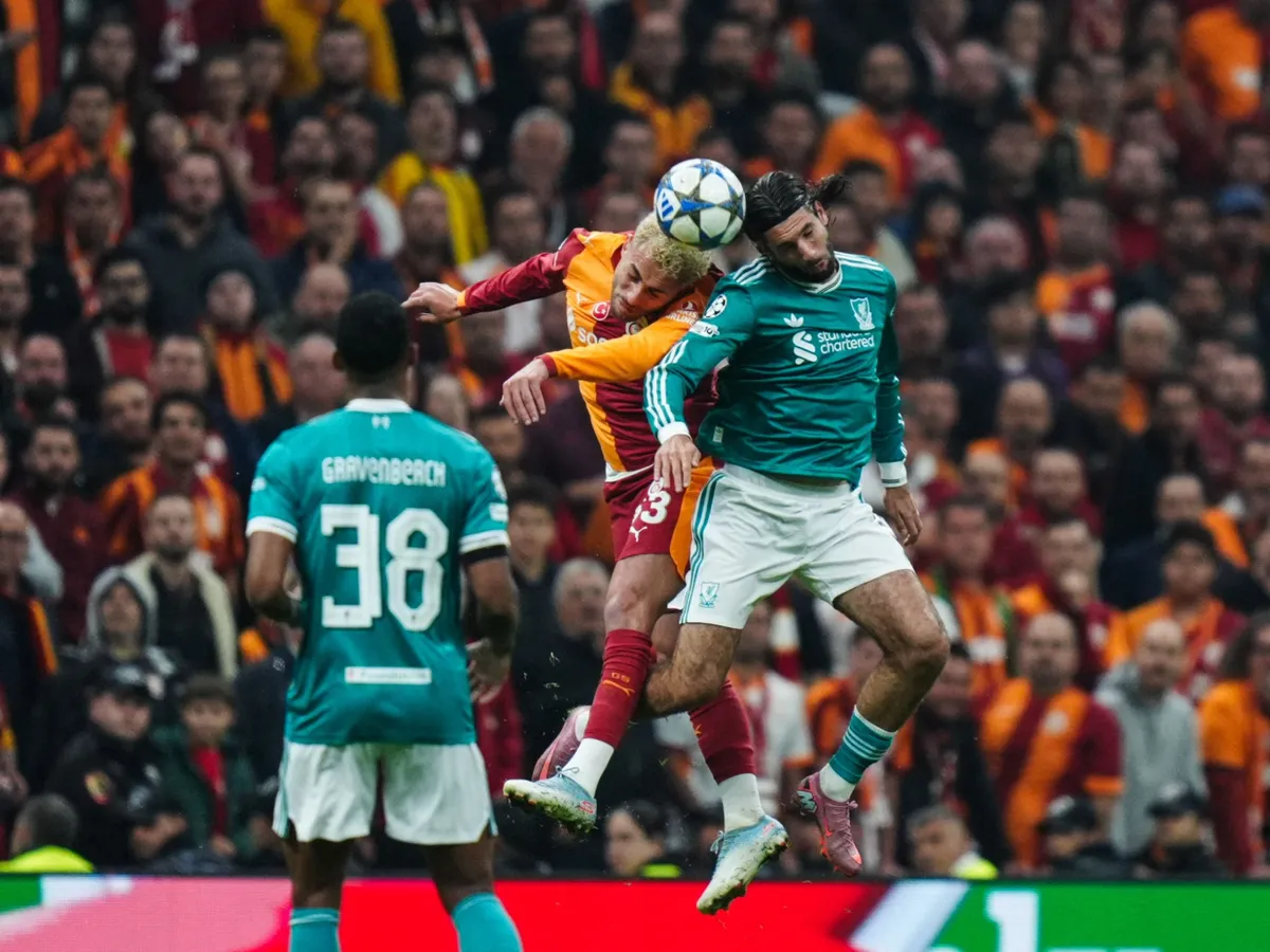 Szoboszlai Dominik (jobbra) ezúttal is a védelem jobb oldalán futballozott a Liverpoolban