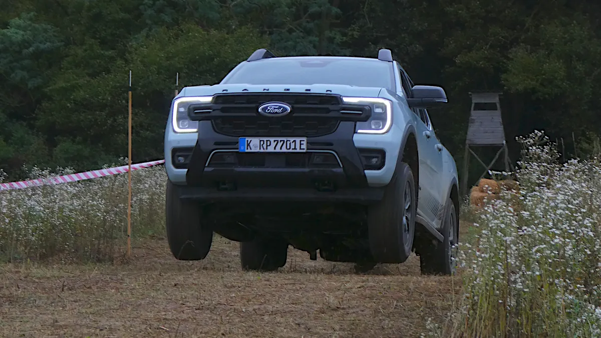 Ugrani készül a Ford Ranger PHEV pickup.