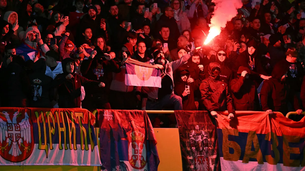 A szerbeket nem kímélte a FIFA: szurkolói miatt bűnhődhetnek 