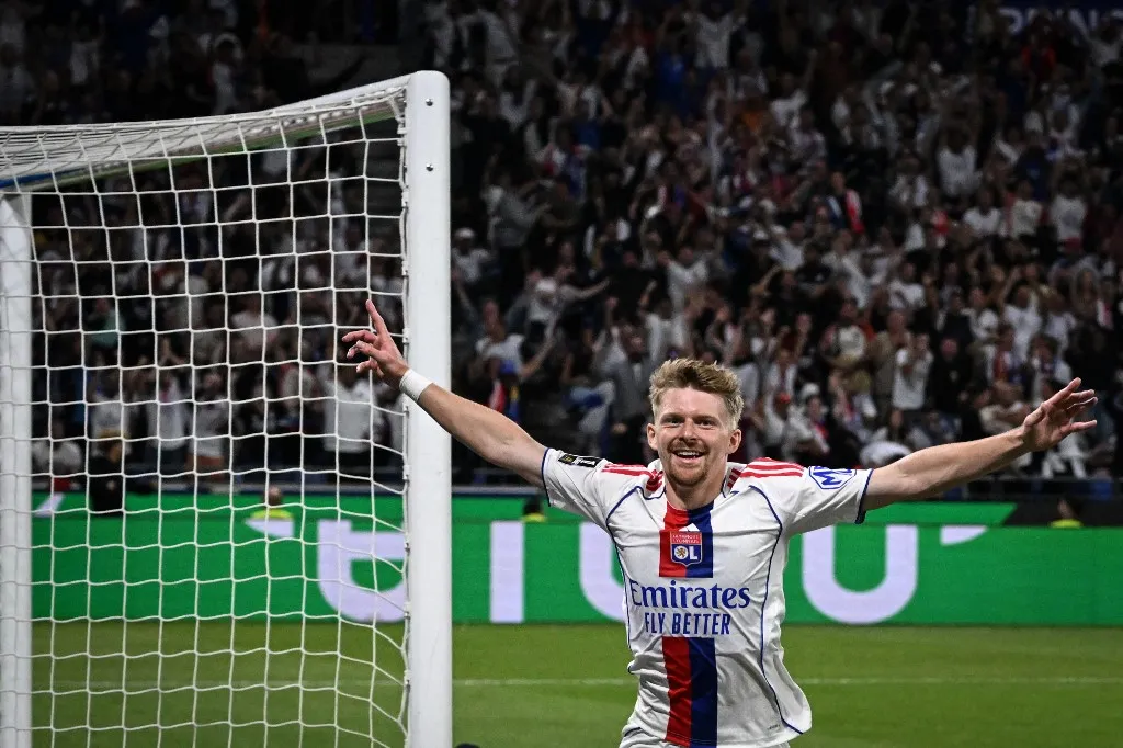 Lyon's Czech midfielder #10 Pavel Sulc celebrates team's first goal after Marseille's Argentinian defender #05 Leonardo Balerdi scored an own goal for Lyon during the French L1 football match between Olympique Lyonnais (OL) and Olympique Marseille (OM) at the Groupama Stadium in Decines-Charpieu, central-eastern France, on August 31, 2025. (Photo by OLIVIER CHASSIGNOLE / AFP)
