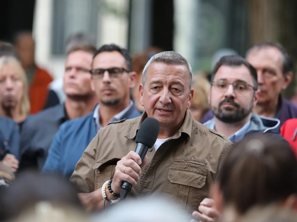 Bayer Zsolt, méltóságteljes gyertyagyújtás, Szabadság tér, Egyesült Államok nagykövetsége