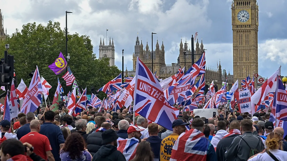 Hatalmas brit bukta: már első nap nem sikerült visszaküldeniük a migránsokat