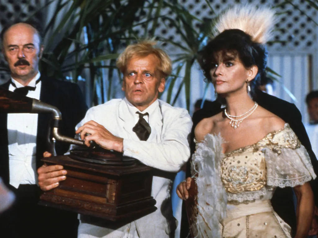 ClaudiaCardinalelegjobbfilmjei, Claudia Cardinale legjobb filmjei,  Claudia Cardinale,  ClaudiaCardinale, színésznő, film, mozi,   Fitzcarraldo
1982
real Werner Herzog
Claudia Cardinale 
Klaus Kinsky.
COLLECTION CHRISTOHEL © Werner Herzog Filmproduktion /