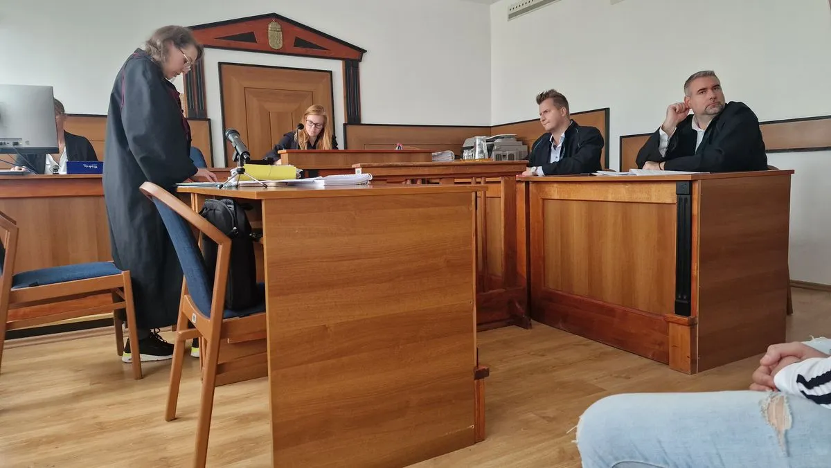 Mozgássérült áldozatukat bántalmazták egy plüssmackóval