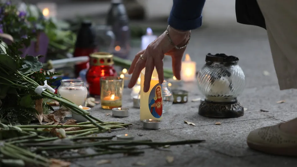 Bayer Zsolt, méltóságteljes gyertyagyújtás, Szabadság tér, Egyesült Államok nagykövetsége