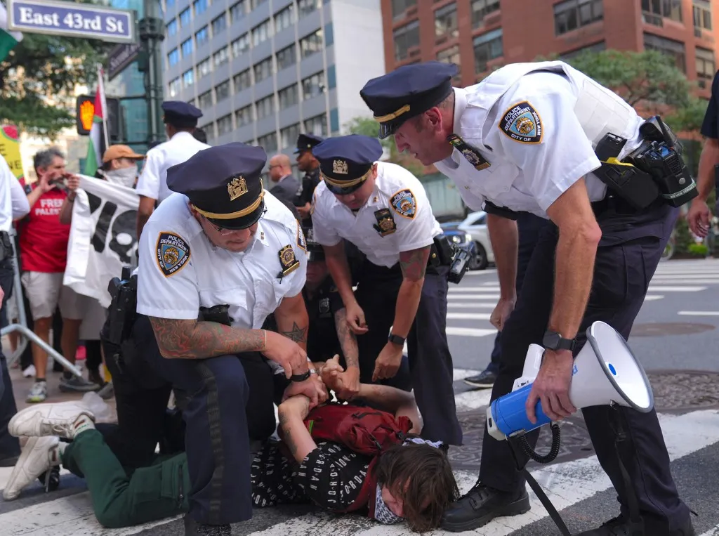 New York városában megnőtt a fiatalkorú elkövetők és áldozatok száma is a jogszabály megváltoztatása óta (Illusztráció, forrás: Anadolu via AFP)
