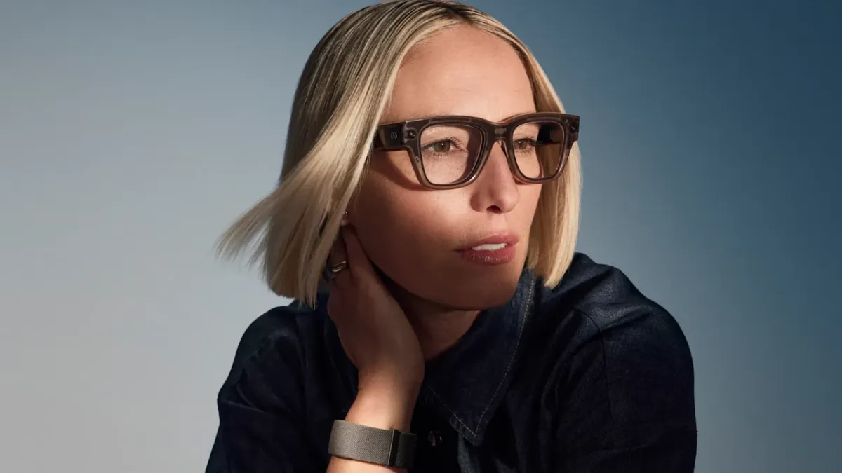 Kijelző is került az új Ray-Ban okosszemüvegbe