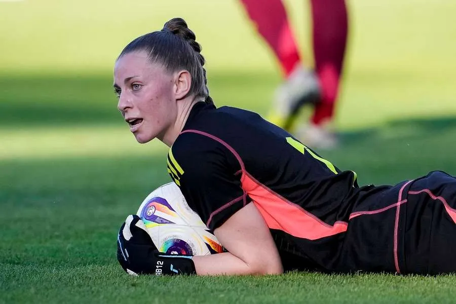 A Liverpool kapusa, Rafaela Borggräfe bajba került