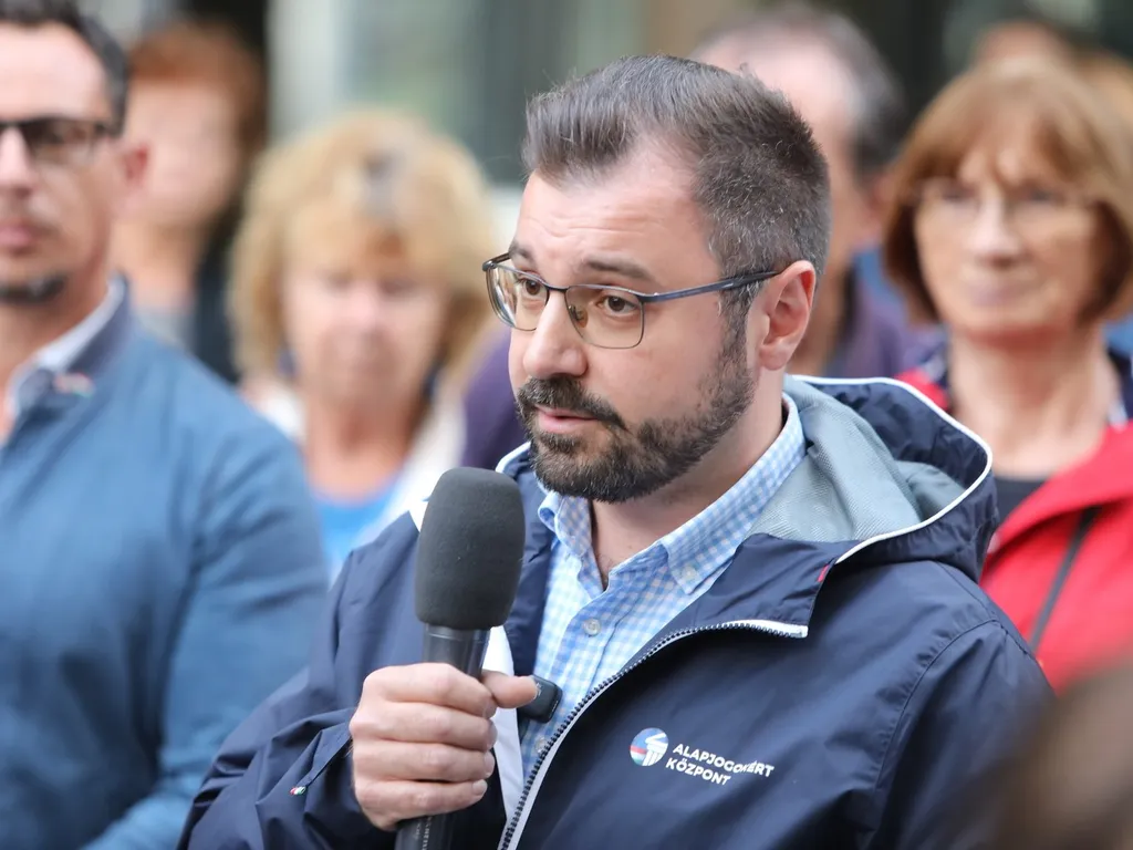 Bayer Zsolt, méltóságteljes gyertyagyújtás, Szabadság tér, Egyesült Államok nagykövetsége