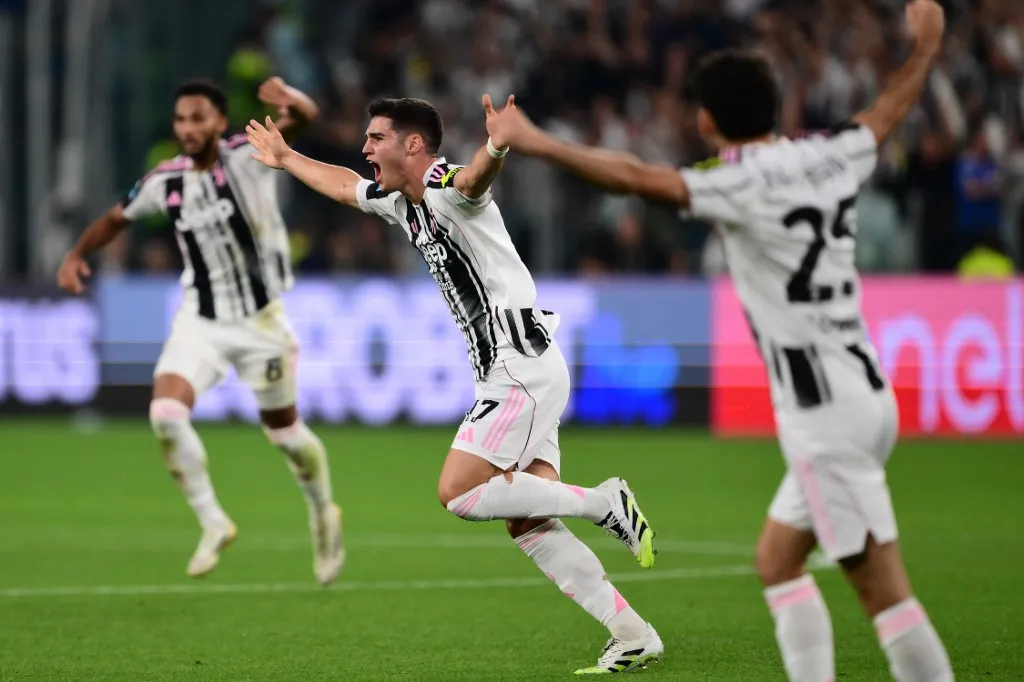A 19 éves Vasilije Adzic óriási góljával rangadót nyert a Juventus és továbbra is százszázalékos