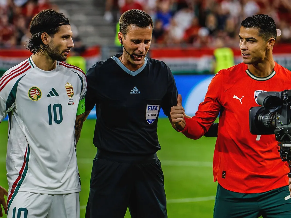 Szoboszlai Dominik és Cristiano Ronaldo a szeptemberi Magyarország-Portugália vb-selejtezőn. Jön a visszavágó - s mi lesz a mezzel?