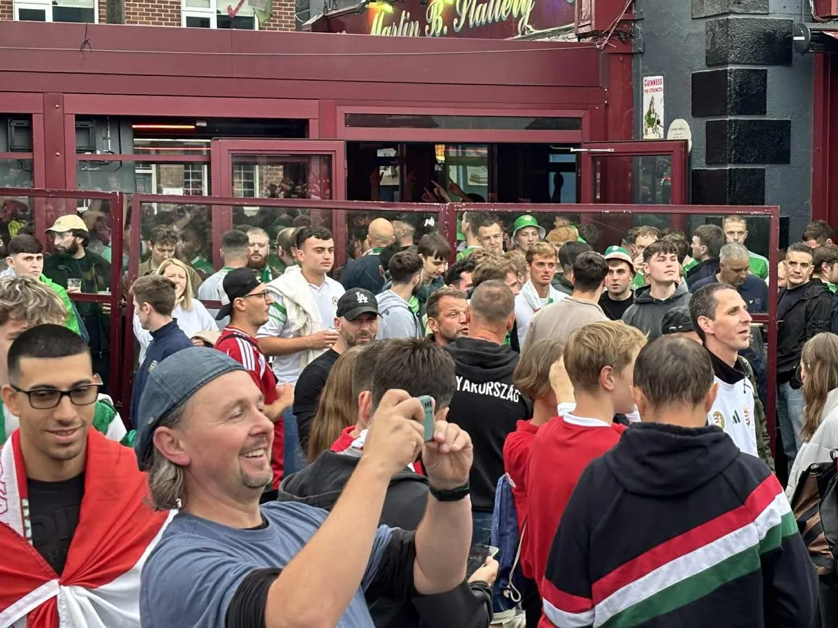 A hangulat remek, a szurkolók alig várják a kezdő sípszót