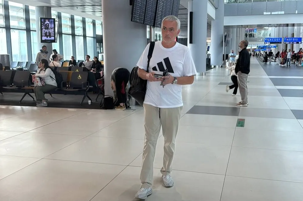 ISTANBUL, TURKIYE - AUGUST 30: Portuguese head coach Jose Mourinho waits for his flight at Istanbul Airport after Turkish Super Lig club Fenerbahce has parted ways with him in Istanbul, Turkiye on August 30, 2025. Kenan Irtak / Anadolu (Photo by Kenan Irtak / Anadolu via AFP)