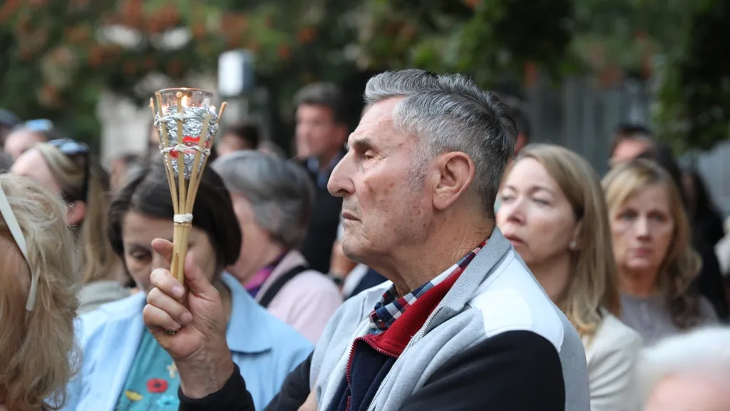 Bayer Zsolt, méltóságteljes gyertyagyújtás, Szabadság tér, Egyesült Államok nagykövetsége