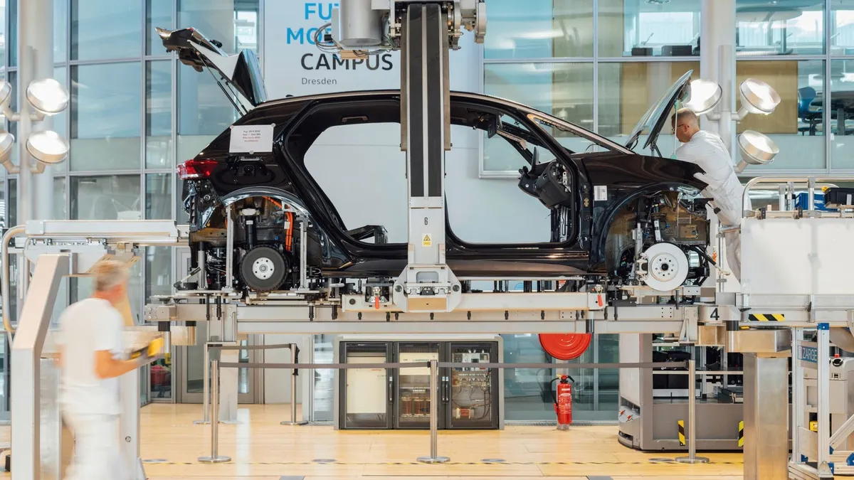 Az Euro 7 előírások miatt visszatérhet az autókba a dobfék. Hiába rosszabbak a mechanikai tulajdonságai, kisebb az emissziója