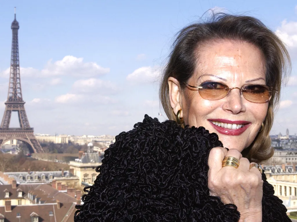 ClaudiaCardinalelegjobbfilmjei, Claudia Cardinale legjobb filmjei,  Claudia Cardinale,  ClaudiaCardinale, színésznő, film, mozi,   Italian actress and UNESCO Goodwill Ambassador, Claudia Cardinale poses 26 February 2004 at the UNESCO headquarters in Paris