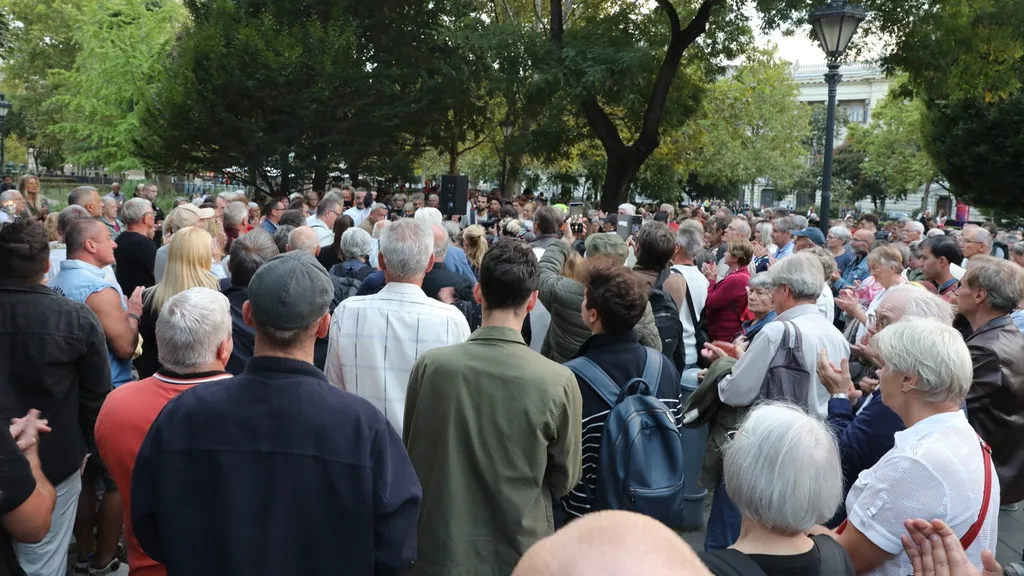 Bayer Zsolt, méltóságteljes gyertyagyújtás, Szabadság tér, Egyesült Államok nagykövetsége