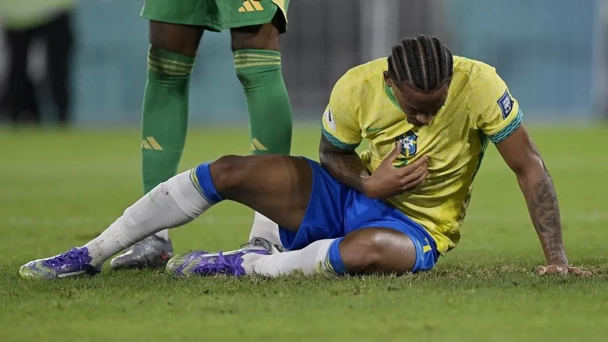 Rosszul lett a brazil sztárfocista, elhányta magát a vb-selejtezőn – sokkoló videó