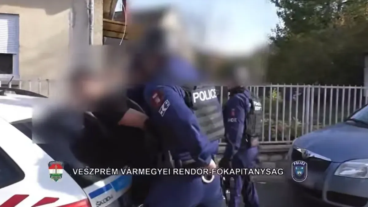 A férfi múltjával kapcsolatos rendőrségi ügyek illusztrációja