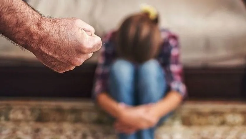 Bántalmazás áldozata lett egy nő, miután párja bezárta (Illusztráció)