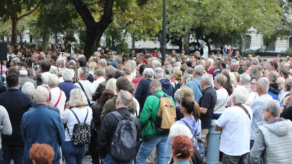 Bayer Zsolt, méltóságteljes gyertyagyújtás, Szabadság tér, Egyesült Államok nagykövetsége
