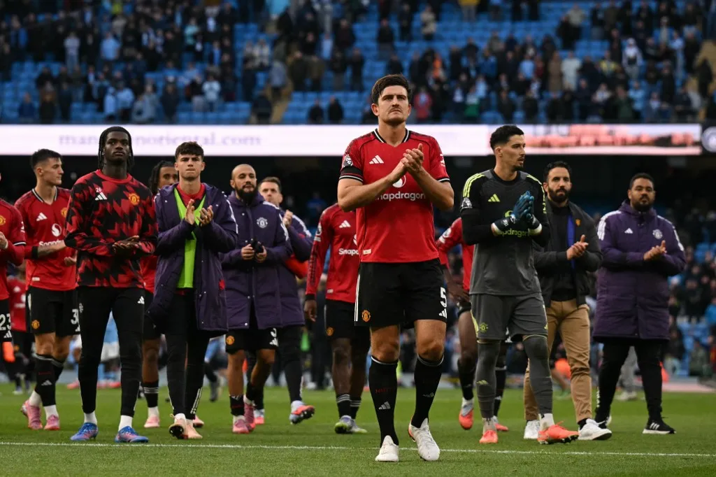 Manchester United players appreciate the fans at the end of the English Premier League football match between Manchester City and Manchester United at the Etihad Stadium in Manchester, north west England, on September 14, 2025. (Photo by Oli SCARFF / AFP) / RESTRICTED TO EDITORIAL USE. No use with unauthorized audio, video, data, fixture lists, club/league logos or 'live' services. Online in-match use limited to 120 images. An additional 40 images may be used in extra time. No video emulation. Social media in-match use limited to 120 images. An additional 40 images may be used in extra time. No use in betting publications, games or single club/league/player publications. / 