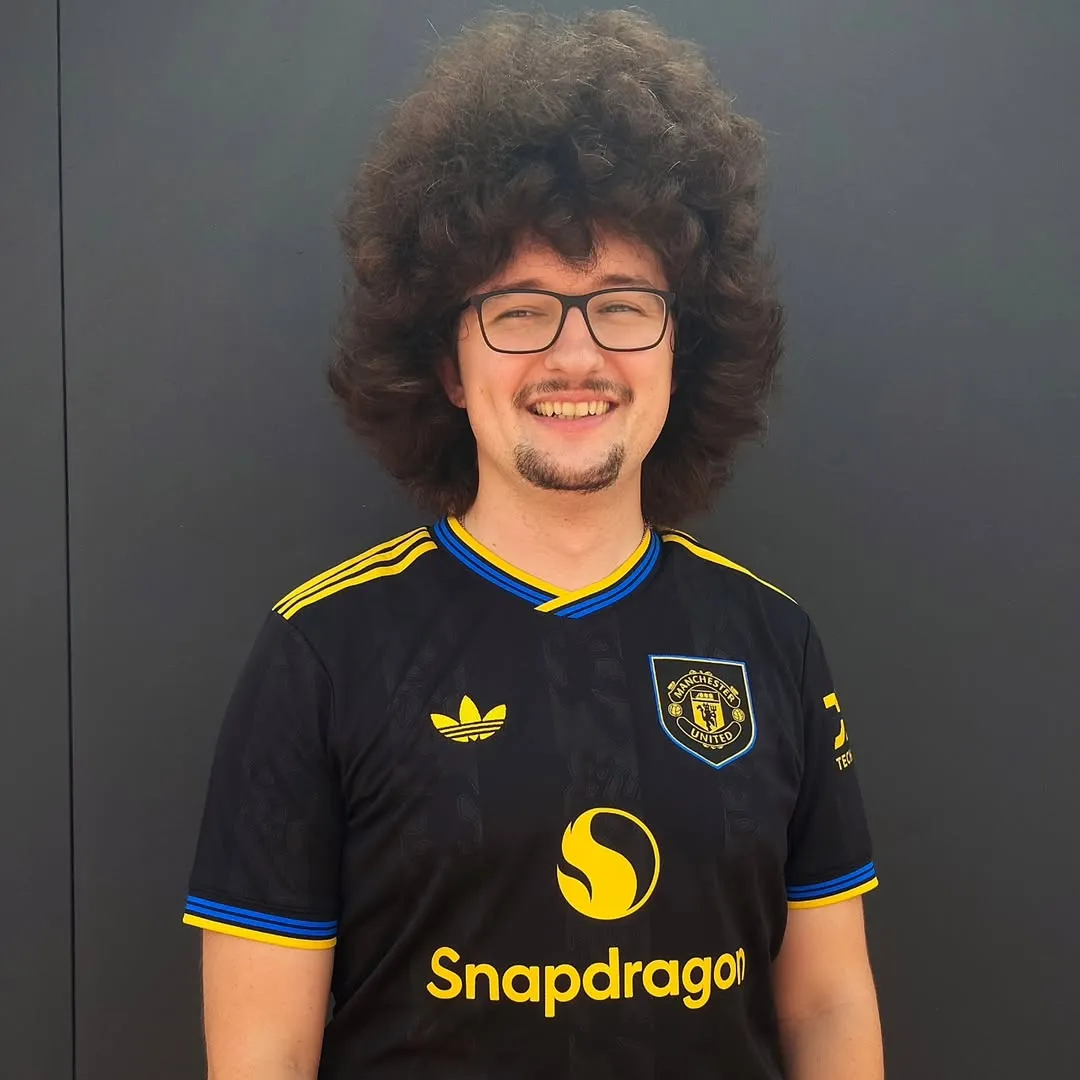 Ma már alig lehet felismerni a Manchester United szurkolóját, Frank Illet egy éve növeszti a haját