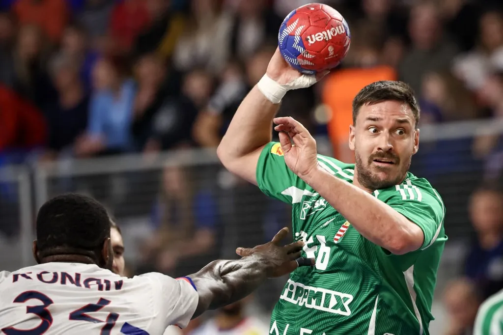 Lékai Máté, Hungary's centre back #66 Mate Lekai (R) and France's pivot #34 Karl Konan (L) vie during the Main Round Group II match between Hungary and France in the IHF Men's Handball World Championship in Varazdin, Croatia on January 21, 2025. (Photo by Anne-Christine POUJOULAT / AFP)