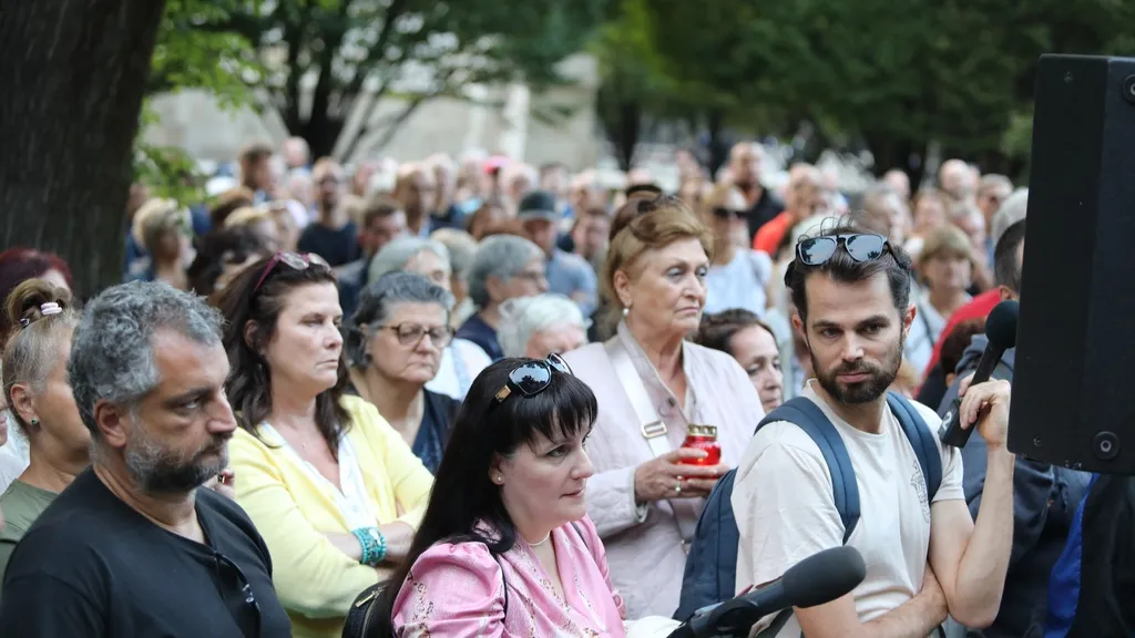 Bayer Zsolt, méltóságteljes gyertyagyújtás, Szabadság tér, Egyesült Államok nagykövetsége