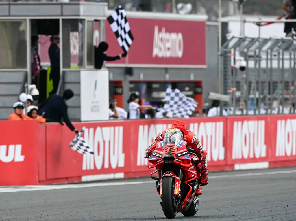 MarcMárquez, MarcMárquezgyorsaságimotorversenyző, Marc Márquez gyorsasági motorversenyző, Marc Márquez Ducati Lenovo Team's Spanish MotoGP rider Marc Marquez rides past the chequered flag at the finish line during the MotoGP class race of the MotoGP Jap