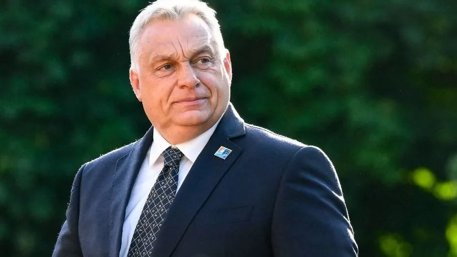 Európai Unió Hungary's Prime Minister Viktor Orban arrives  for a social dinner at the 'Huis ten Bosch' Royal Palace during a North Atlantic Treaty Organization (NATO) Heads of State and Government summit in The Hague, on June 24, 2025. NATO leaders hold a two-day summit on June 24 and 25 in The Hague. (Photo by JOHN THYS / AFP)