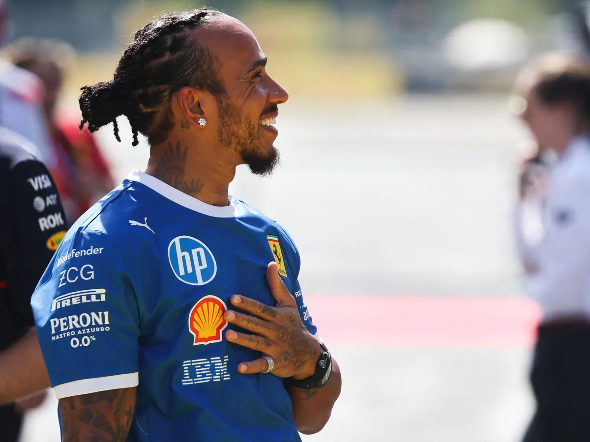Lewis Hamilton megszabadult a messzeföldön híres autógyűjteményétől