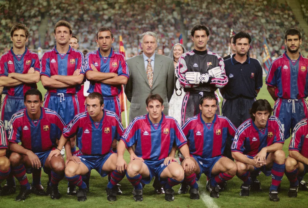 JoséMourinho, JoséMourinhokarrier, José Mourinho, José Mourinho karrier, BARCELONA, SPAIN - AUGUST 20: Barcelona manager Bobby Robson (center back row) and coach Jose Mourinho (back row 2nd right) poses for a team picture with his players including Pep