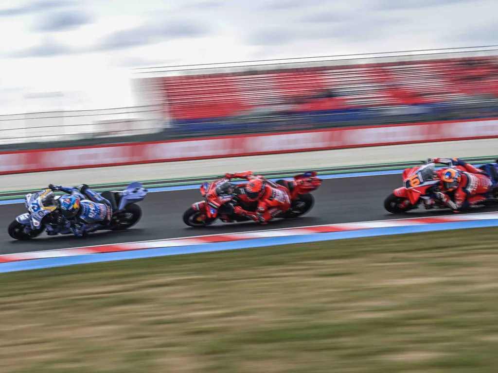 MarcMárquez, MarcMárquezgyorsaságimotorversenyző, Marc Márquez gyorsasági motorversenyző, Marc Márquez (L-R) BK8 Gresini Racing MotoGP team's Spanish rider Alex Marquez (73), Ducati Lenovo Team's Spanish rider Marc Marquez (93) and Honda HRC Castrol tea