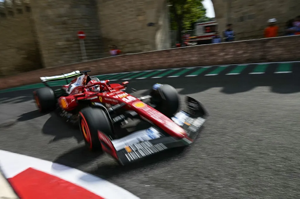 A két Ferrari volt a leggyorsabb a Forma-1-es Azeri Nagydíj második szabadedzésének elején