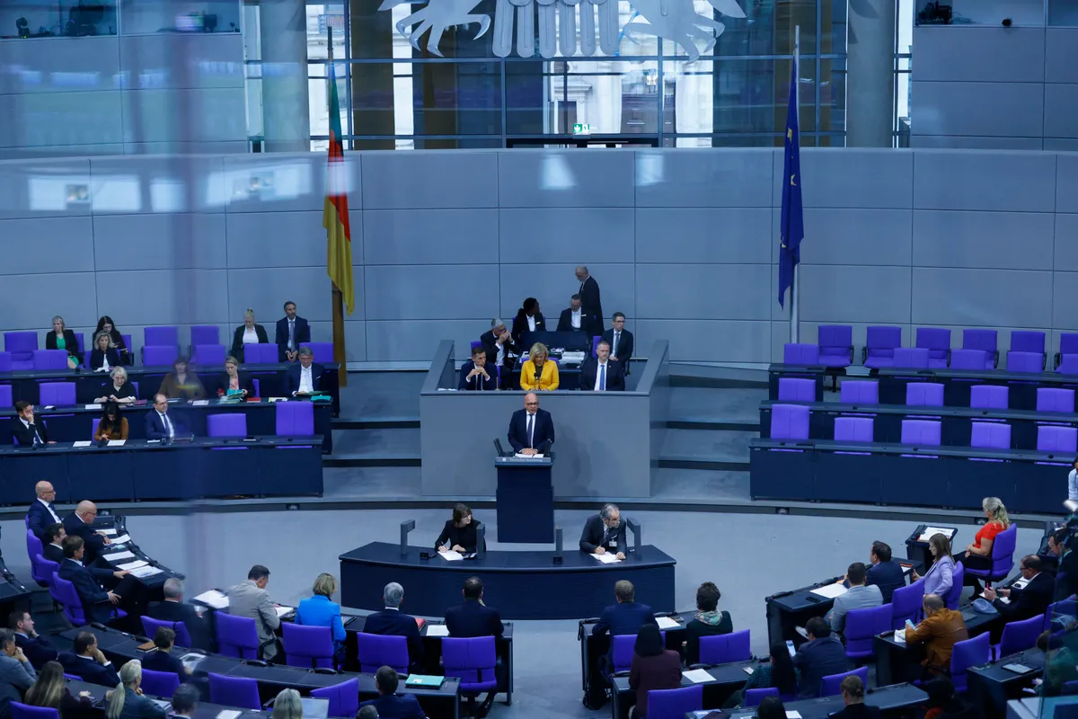A német kormányzat az ideológiát helyzete előtérbe