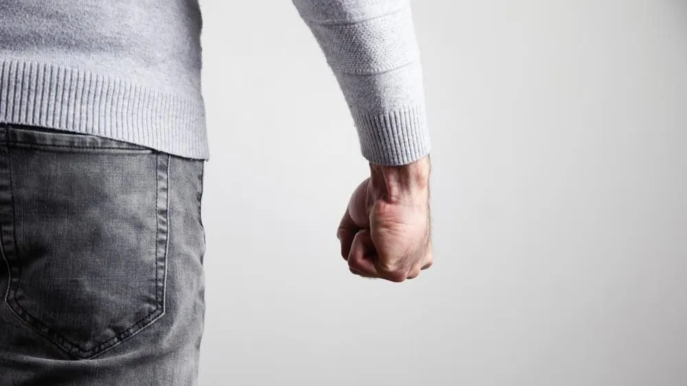 Kapcsolati erőszak miatt indult eljárás a feleségét bántalmazó férfi ellen