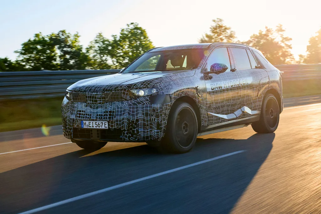 Látványos timelapse videón mutatták be, hogyan épült fel a BMW gyár Debrecenben: pénteken hivatalosan is átadják a 400 hektáros telephelyet.