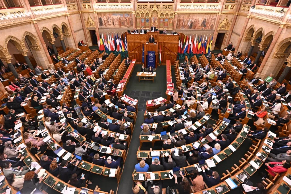 A parlamenti állásfoglalás egyértelműen elítéli a politikai erőszak minden formáját