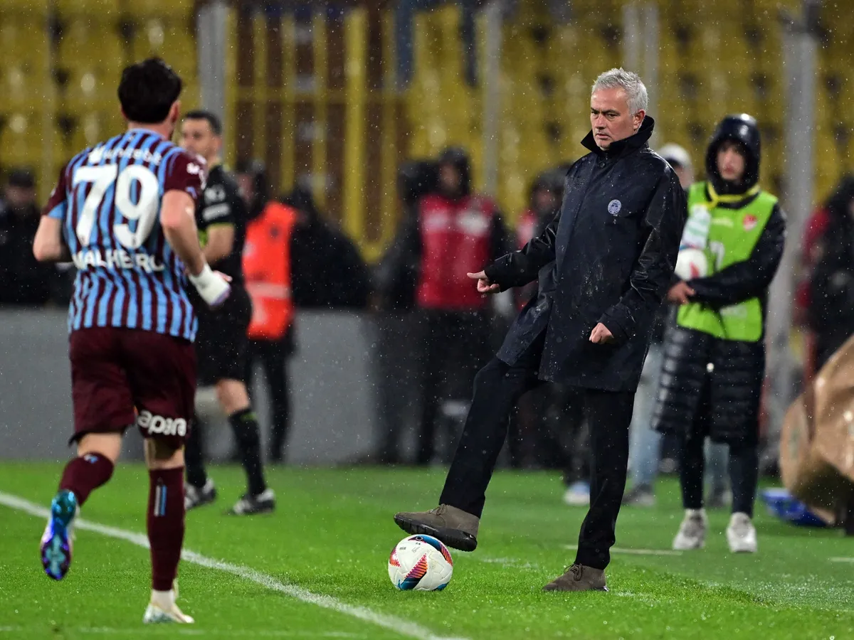 ISTANBUL, TURKIYE - APRIL 6: Fenerbahce head coach Jose Mourinho follows the Turkish Super Lig week 30 football match between Fenerbahce and Trabzonspor at Ulker Stadium in Istanbul, Turkiye on April 6, 2025. Serhat Cagdas / Anadolu (Photo by Serhat Cagdas / Anadolu via AFP)