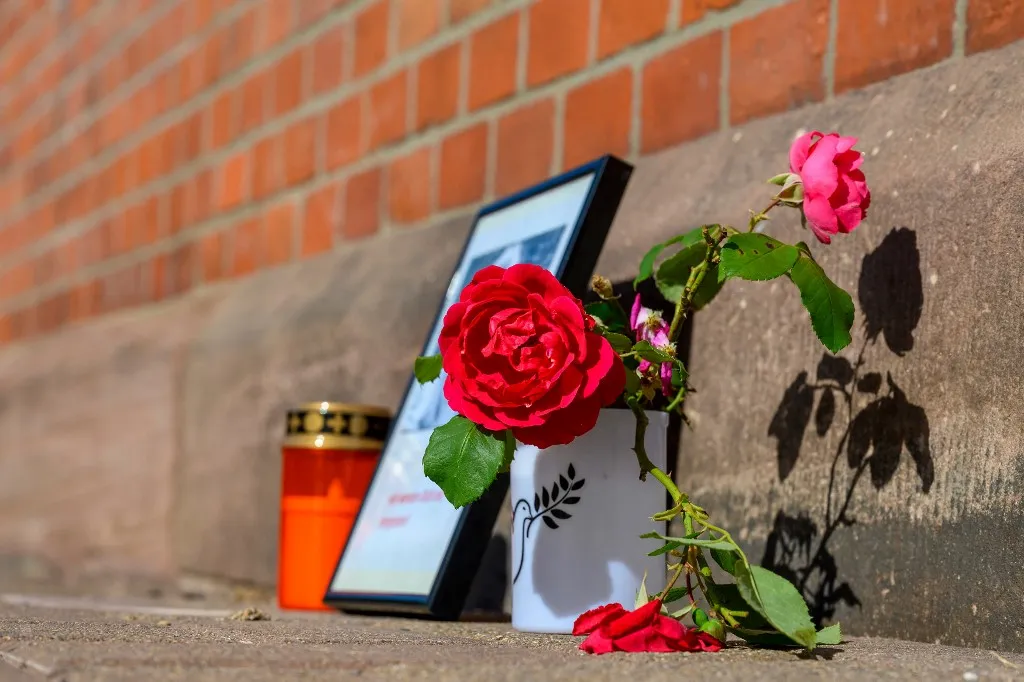 Migráns lökhetett a vonat elé egy lányt Németországban