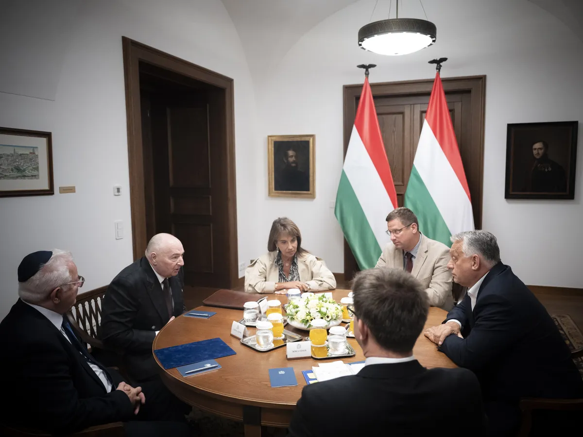 orb-n-viktor-a-karmelita-kolostorban-fogadta-az-eur-pai-zsid