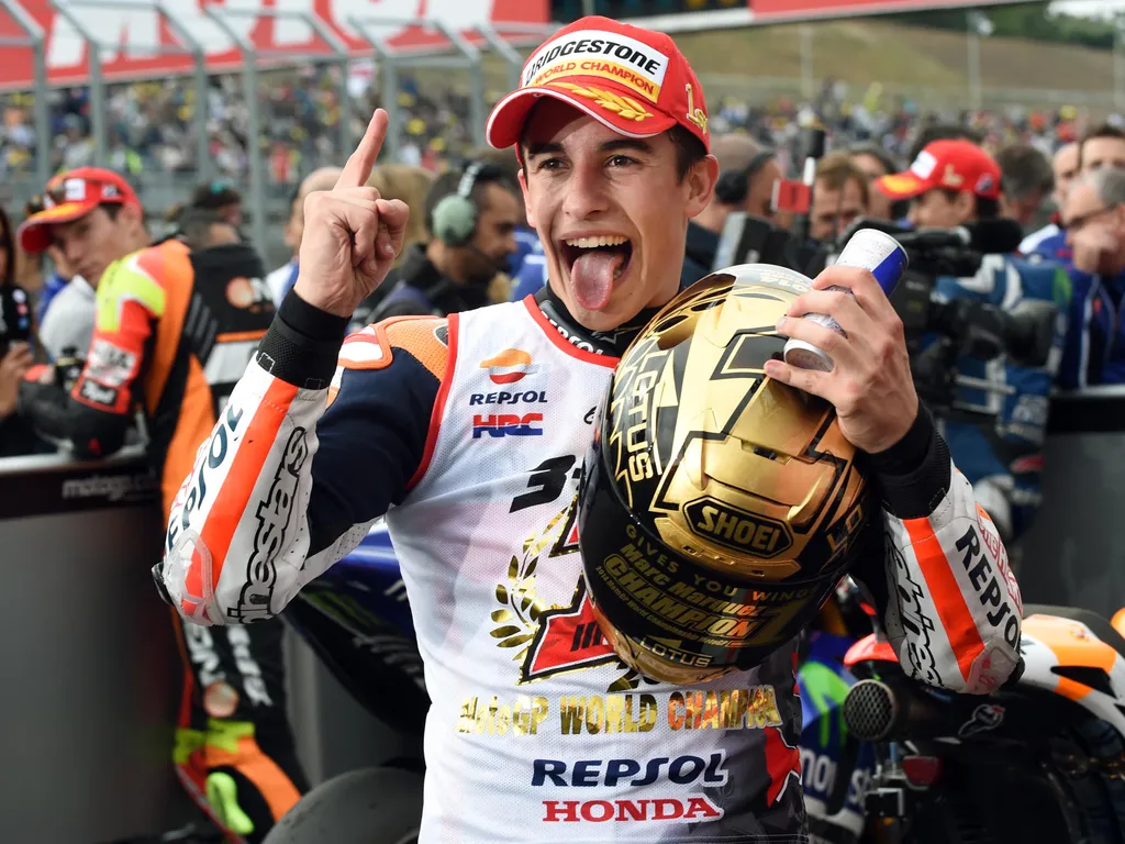 MarcMárquez, MarcMárquezgyorsaságimotorversenyző, Marc Márquez gyorsasági motorversenyző, Marc Márquez Repsol Honda Team rider Marc Marquez of Spain gestures to photographers following his win of the 2014 MotoGP World Championship after finishing second