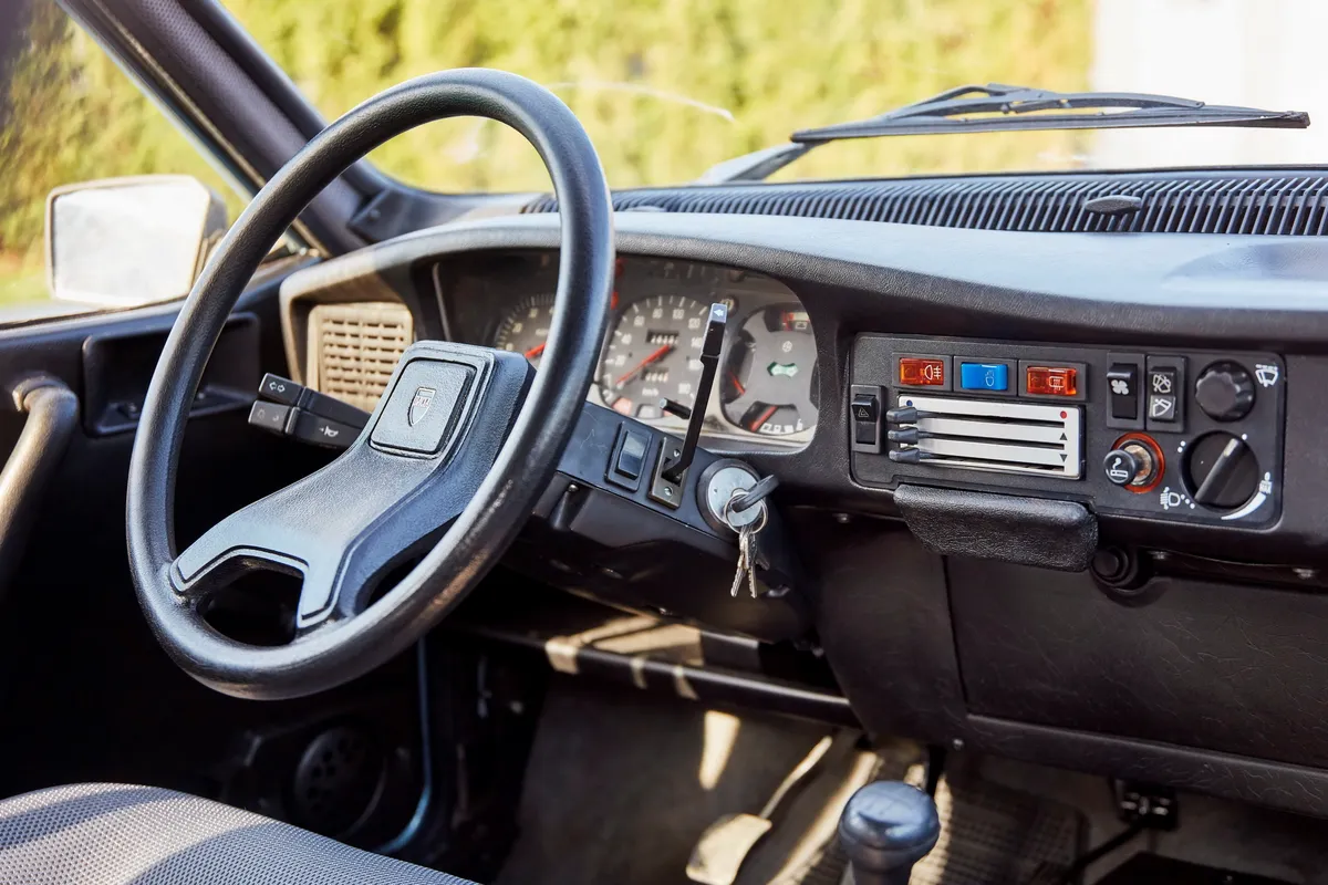 Sok tekintetben a 80-as évek hangulatát hozták az 1995-ös modellek
Fotó: Autowp
