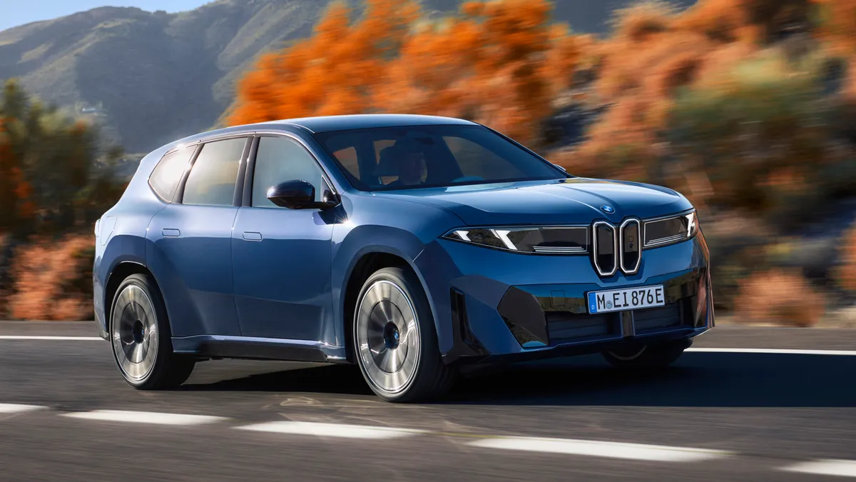 Fénnyel váltották le a krómot elöl, letisztult, de nem jellegtelen a BMW új formavilága