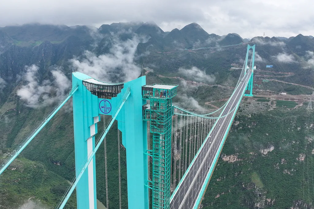 Huajiang Grand Canyon híd, a világ legmagasabb hídja, HuajiangGrandCanyonBridge